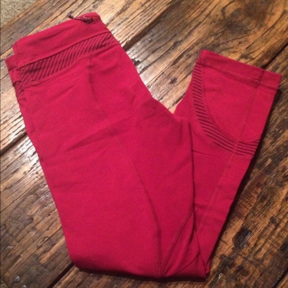 Lululemon Run Inspire crop II rare color